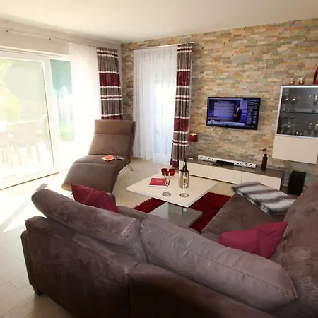 Lounge House *